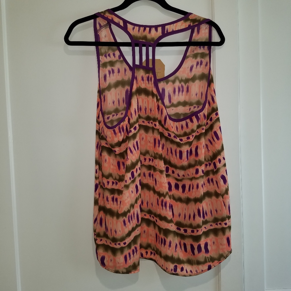 NWT Razorback Tank - Picture 2 of 5